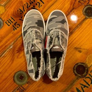 Rocket dog canvas shoe